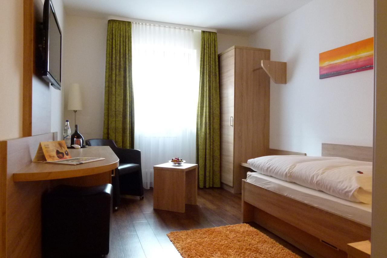 פפנהיים Hotel-Gasthof Zur Sonne מראה חיצוני תמונה