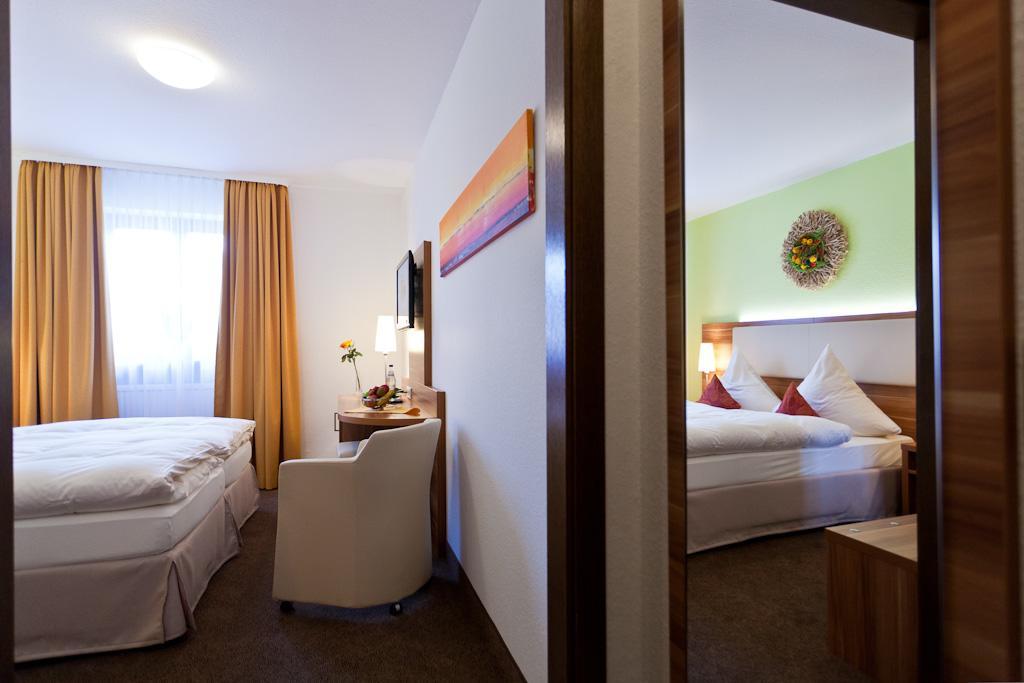 פפנהיים Hotel-Gasthof Zur Sonne מראה חיצוני תמונה
